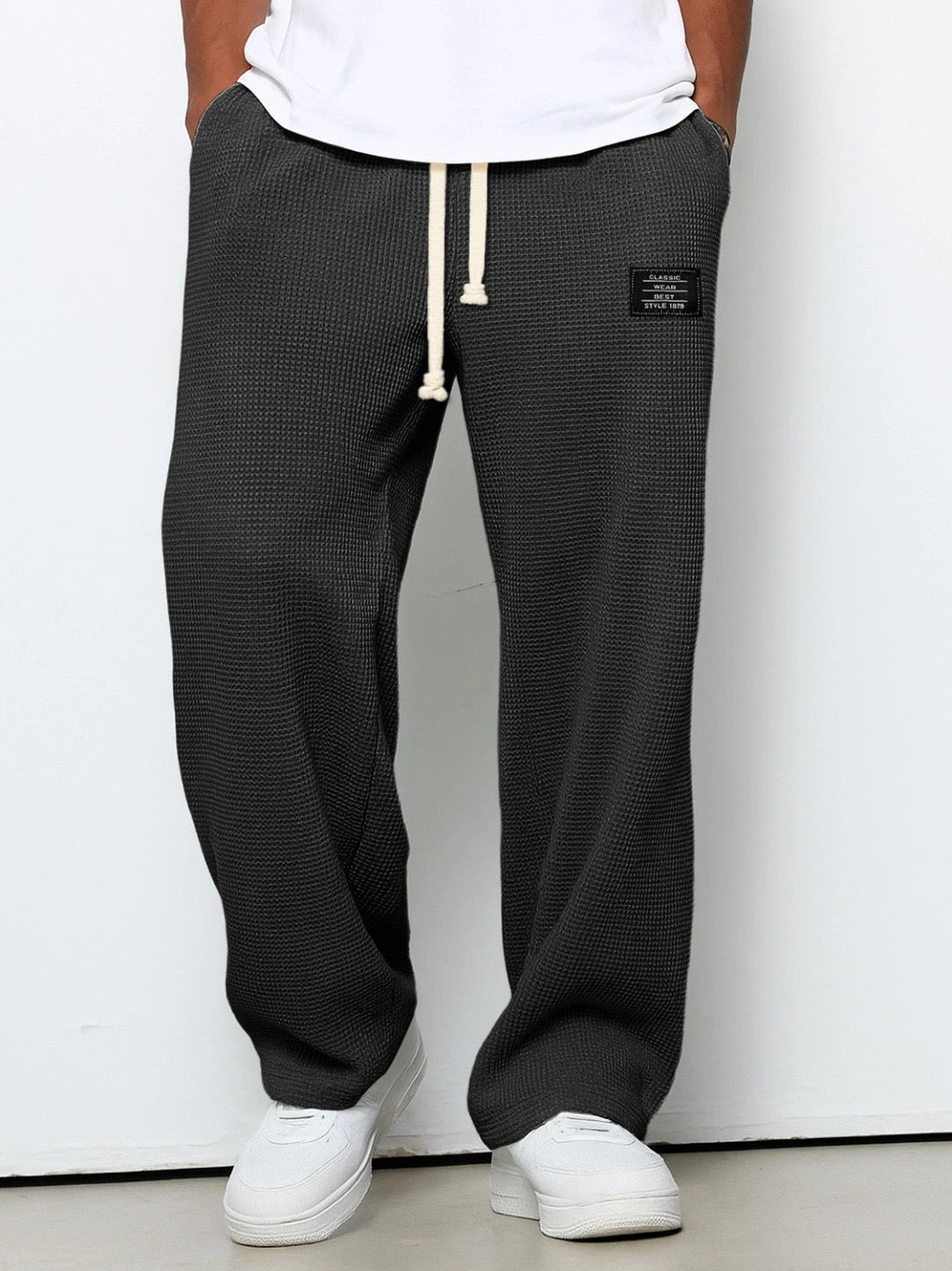 Men's woven trousers with elasticated drawcord waist